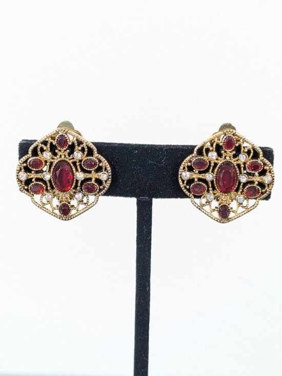 CHAPS Gold Tone Red Rhinestone Open Metal Work Clip On Earrings Evening Elegant - Picture 1 of 7